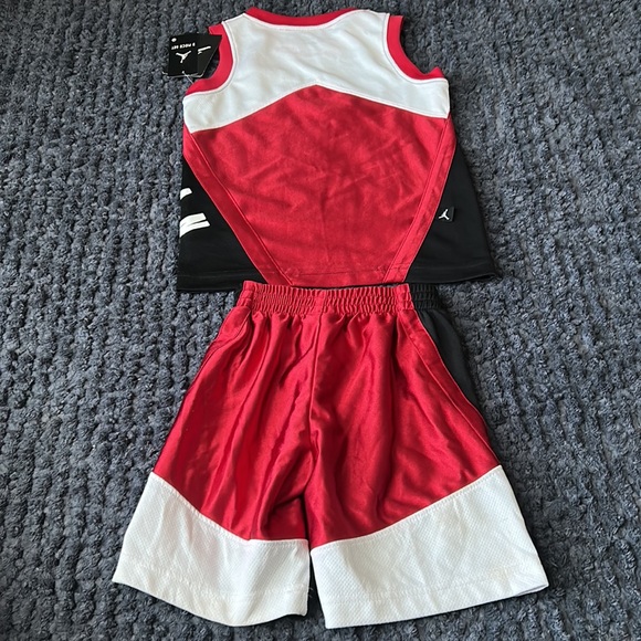 SOLD Jordan set - Picture 2 of 4